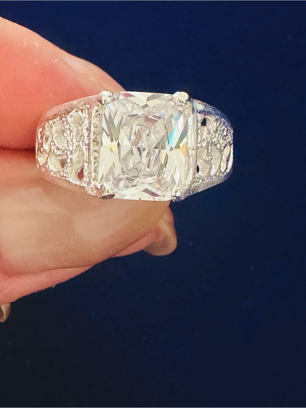 925 Sterling Silver White Cubic Zirconia Statement Ring. Size 9. New